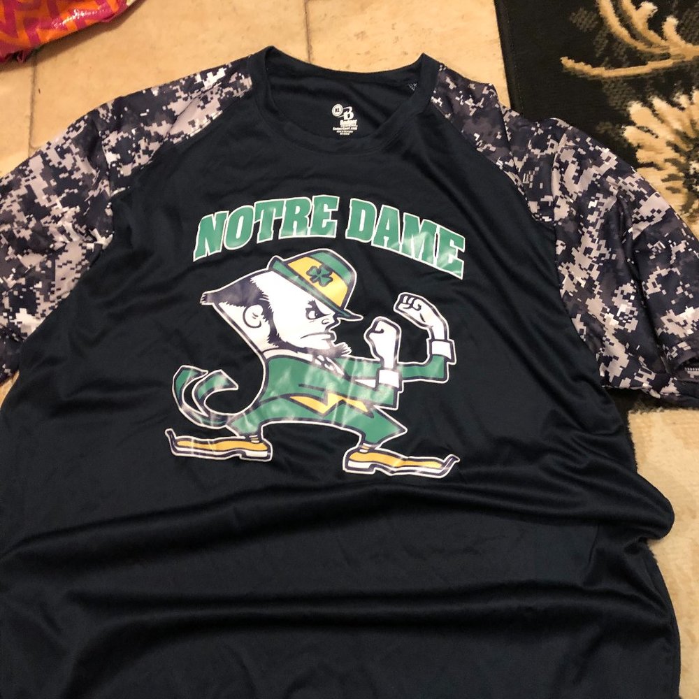 Men's XL Notre Dame dry fit shirt